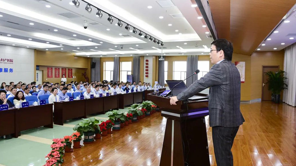 遇见：向上的力量——永利3044noc集团召开2023年半年工作会议